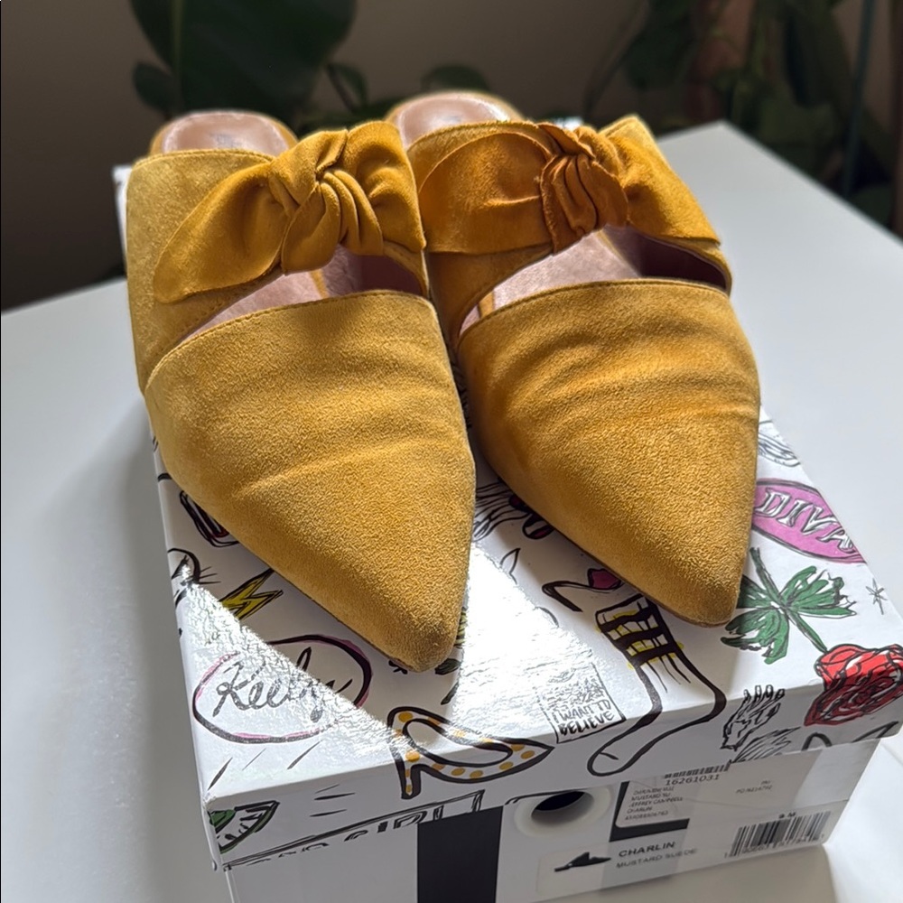 Jeffrey Campbell Mustard Yellow Women's Mules- “Charlin”- size 9M